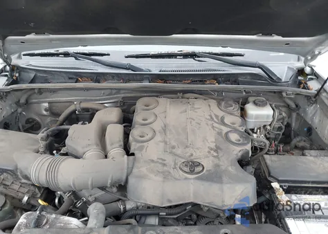 2015 Toyota 4Runner Sr5 z USA, uszkodzony, nr VIN JTEBU5JR1F5239801